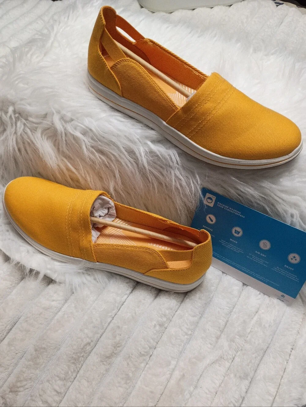 New Clarks Breeze Slip-On Canvas Loafers in Mustard Orange 9 Narrow